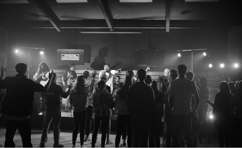 Students worship in NCS chapel